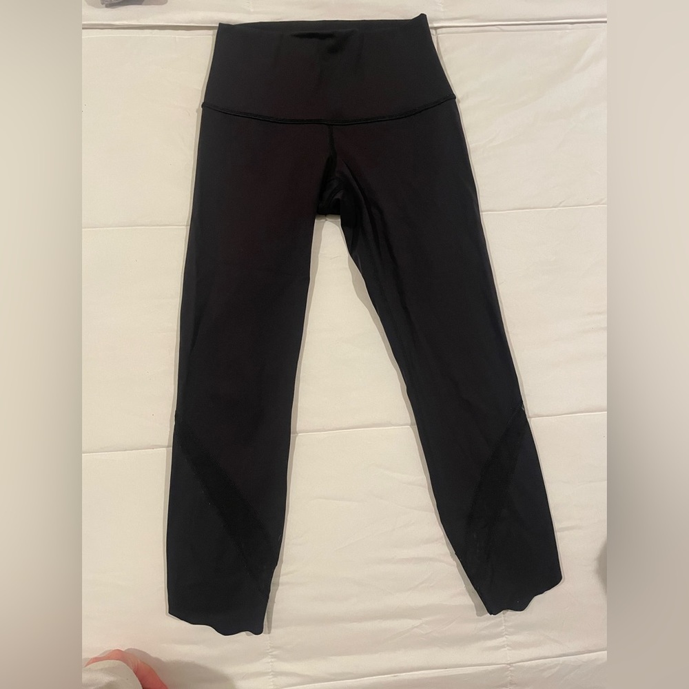 NWOT Black Wunder Under Scalloped Hem High-Rise Crop 25" 
Full-On Luxtreme
